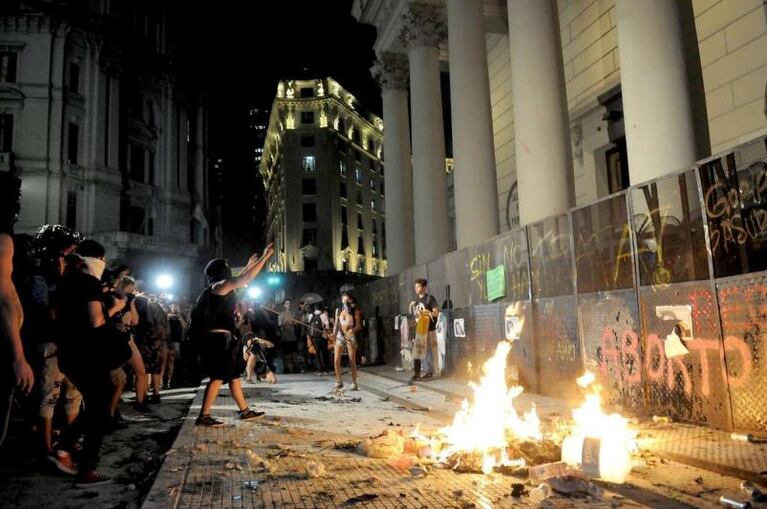 Hubo pintadas contra la iglesia 