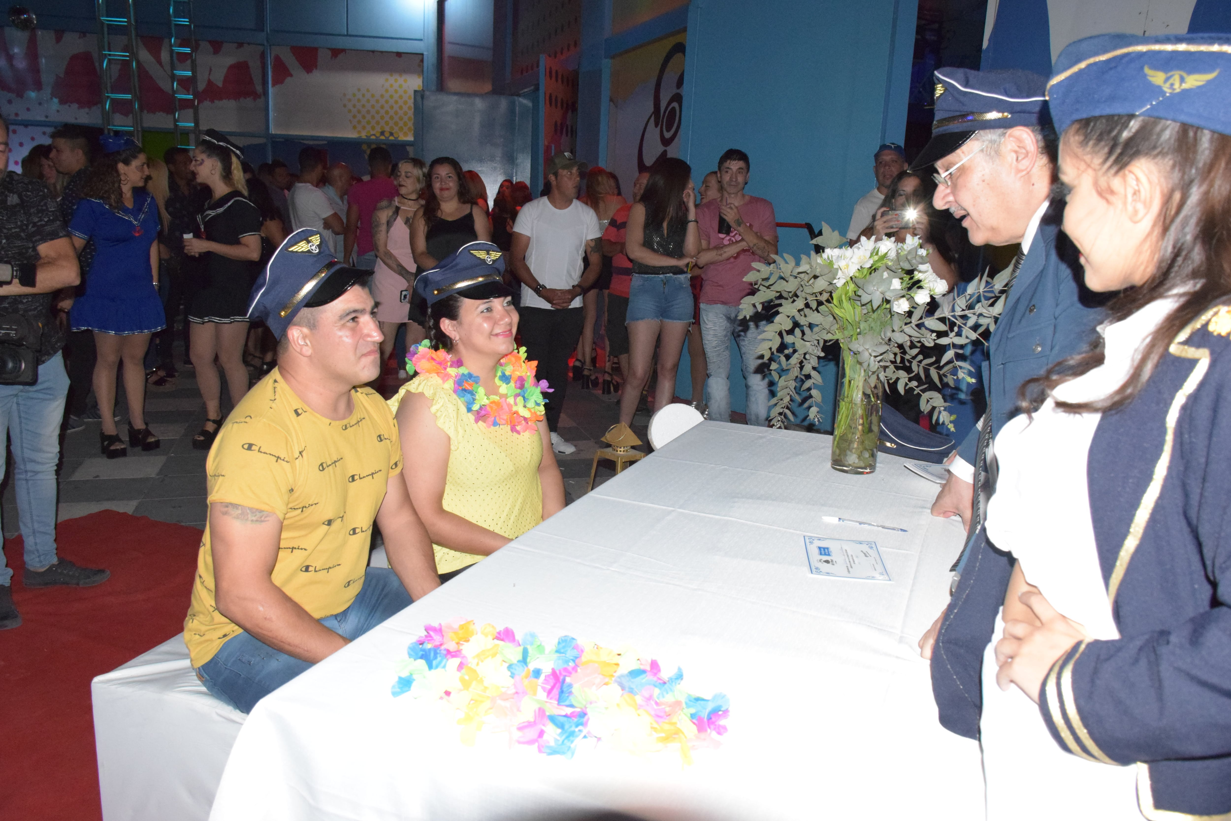 Hubo un capitán, juegos y regalos en la noche temática. Foto: Cuarteteando.com