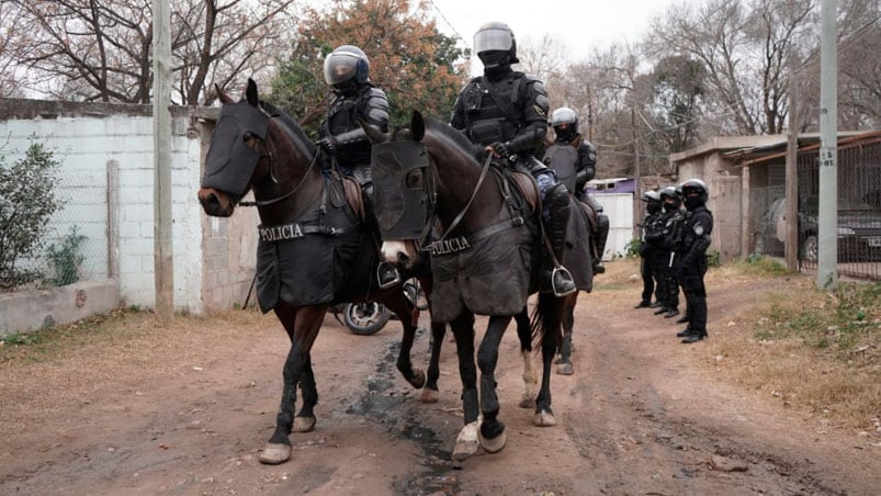 Hubo un operativo policial por el caso de inseguridad en Villa La Lonja. (Foto: Roxana Martínez/ElDoce)