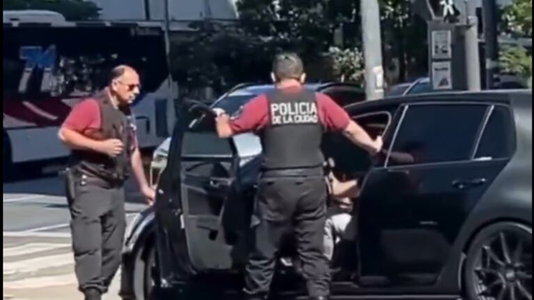 Huyó de un control y casi atropella a un policía: lo descubrieron por TikTok