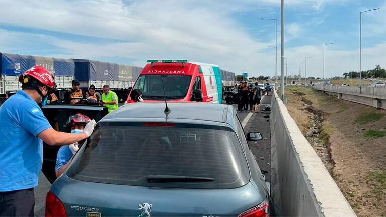 Iba en contramano en Circunvalación y chocó de frente: un herido