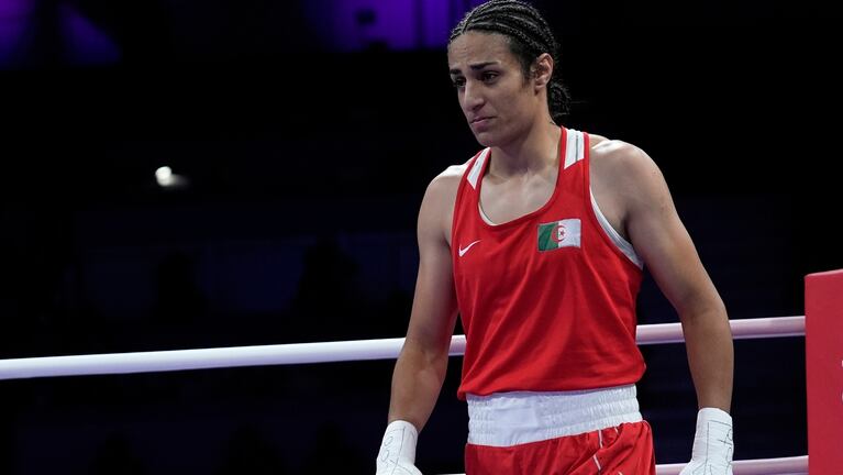 Imane Khelif, de Argelia, después de vencer a la italiana Angela Carini en su combate de peso ligero femenino de los Juegos Olímpicos.