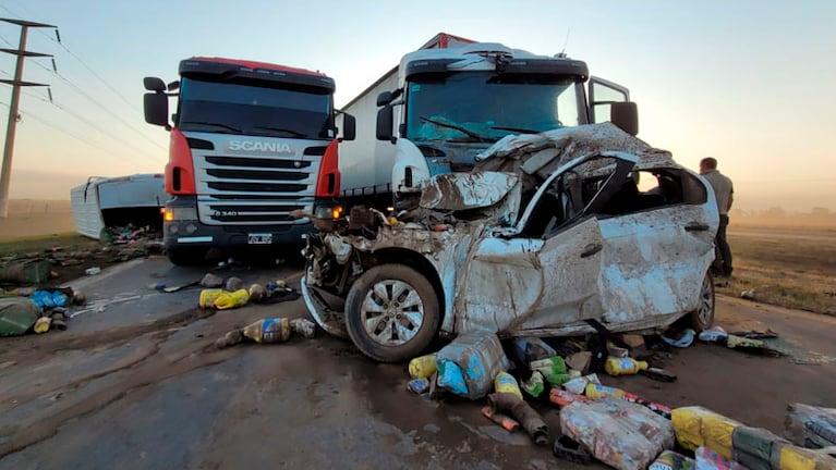 Impactante accidente con camiones y autos involucrados. Foto: Fredy Bustos/ElDoce.tv.