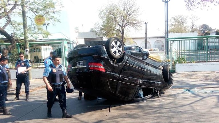 Impactante accidente: una mujer volcó en Avenida Rafael Núñez