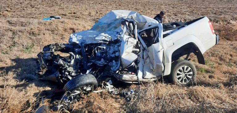 Impactante choque entre un camión y una camioneta: hay dos muertos