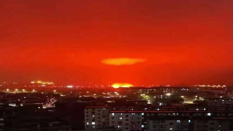 Impactante: el cielo se tiñó de rojo en una ciudad de China y causó temor en la gente