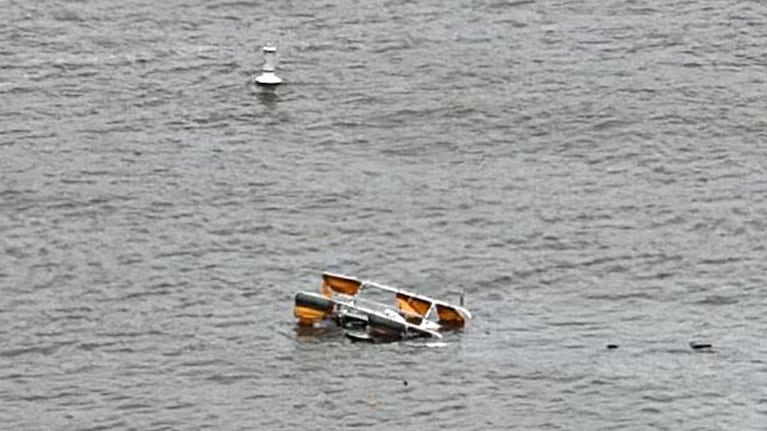 Impactante video: un helicóptero cayó al río Hudson de Nueva York y murieron seis personas