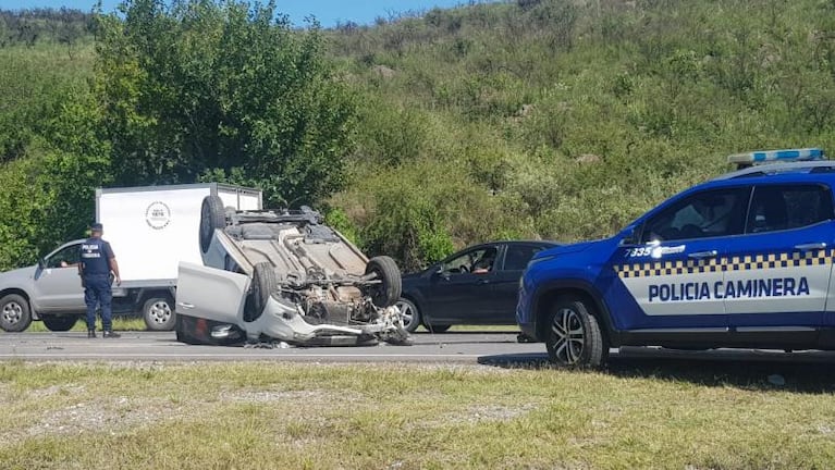 Impactante vuelco en la autopista Córdoba-Carlos Paz