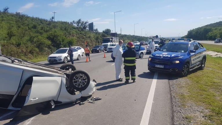 Impactante vuelco en la autopista Córdoba-Carlos Paz