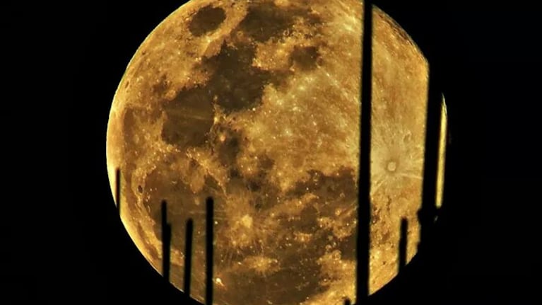Imperdible toma de la Superluna Azul. Foto: Kazatormentas /Infoclima.