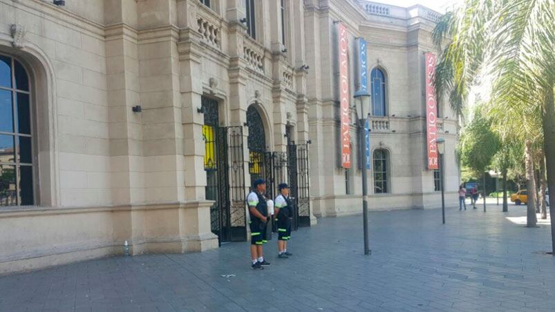 Importante operativo de seguridad en la zona del shopping.