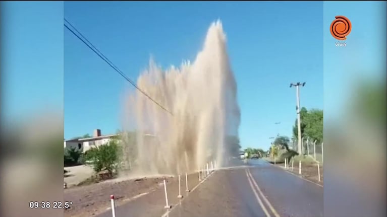 Impresionante fuga de agua en San Antonio de Arredondo