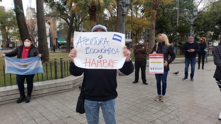 Imputaron a tres comerciantes que protestaron frente al Cabildo