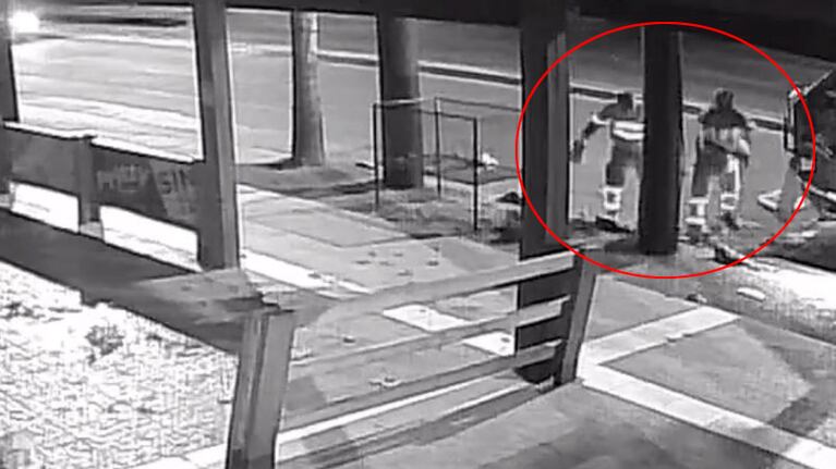 In fraganti: la cámara de seguridad delató a los recolectores.