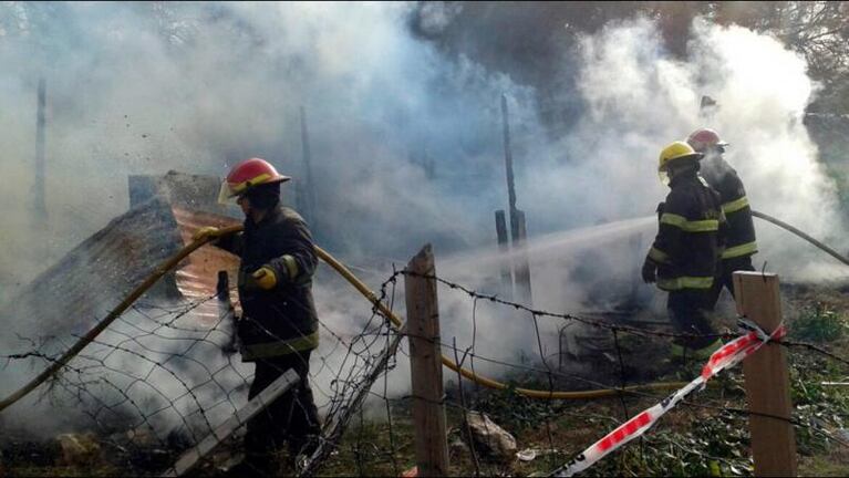 Incendiaron la casa del asesino de Micaela Ortega