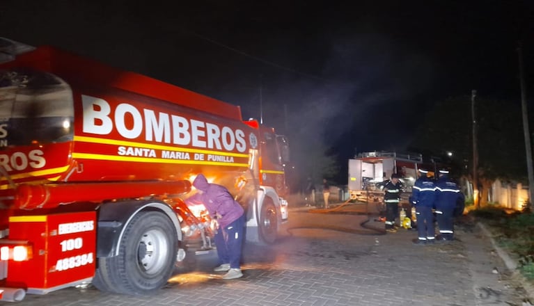 Incendio dejó en grave estado a dos muejeres en Santa María de Punilla.