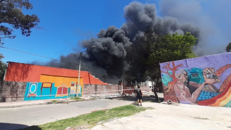 Incendio en barrio Müller, ciudad de Córdoba.