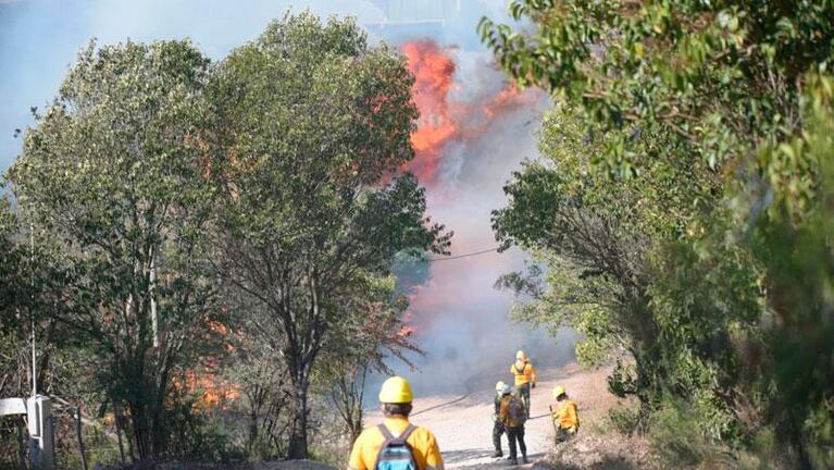 Incendio en Punilla: sigue la lucha y detuvieron a dos menores