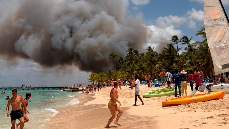 Incendio en un hotel de Bayahíbe (Fuente: Leonardo Carmignani).
