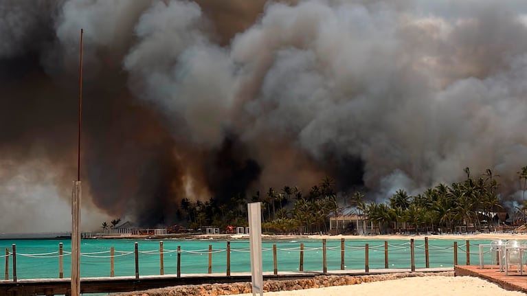 Incendio en un hotel de Bayahíbe ( Fuente: Leonardo Carmignani).