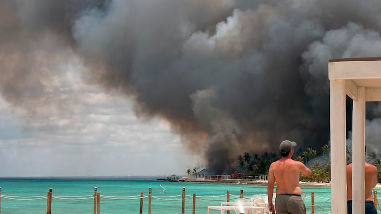 Incendio en un hotel de Bayahíbe (Fuente: Leonardo Carmignani)