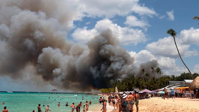 Incendio en un hotel de Bayahíbe (Fuente: Leonardo Carmignani)