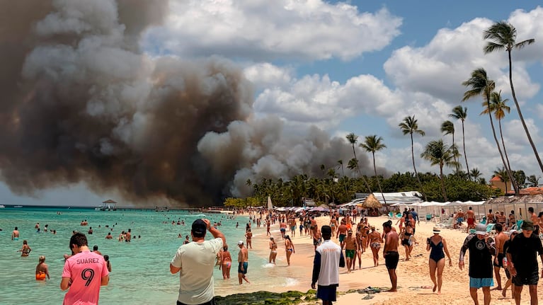 Incendio en un hotel de Bayahíbe (Fuente: Leonardo Carmignani)
