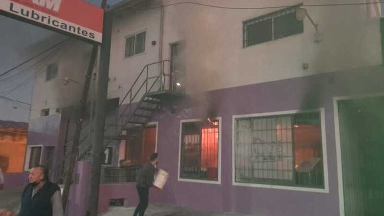Incendio en un lubricentro de la ciudad de Córdoba