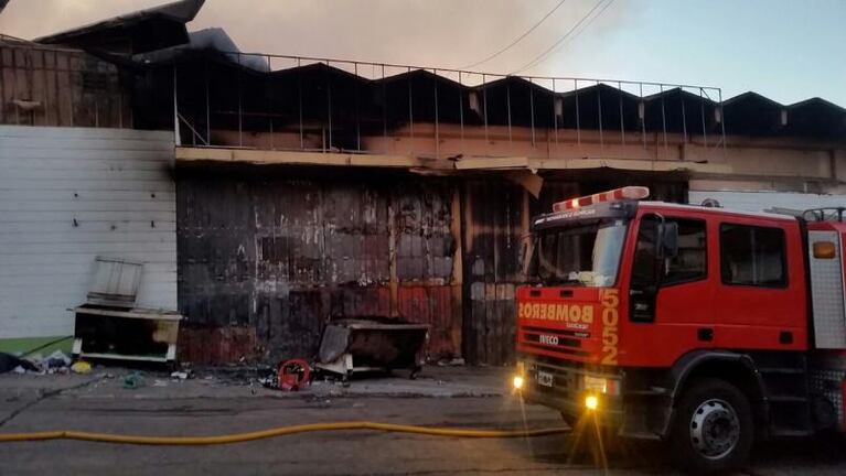 Incendio en una planta de reciclado de Bajada Alvear