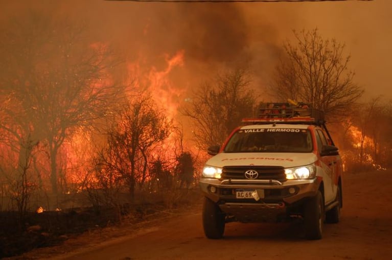 Incendios en Córdoba: logran contener algunos focos en el centro de Punilla