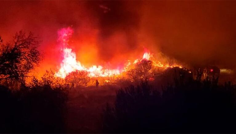 Incendios: preocupación por un impactante foco en la zona de Villa Giardino