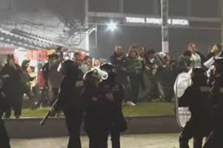 Incidentes en el Obelisco durante un banderazo por el Indio. 