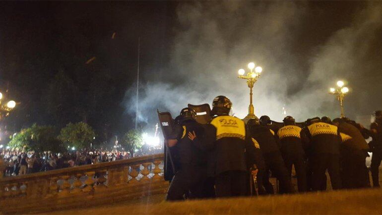 Incidentes, represión y heridos en Tucumán. Foto: La Gaceta.