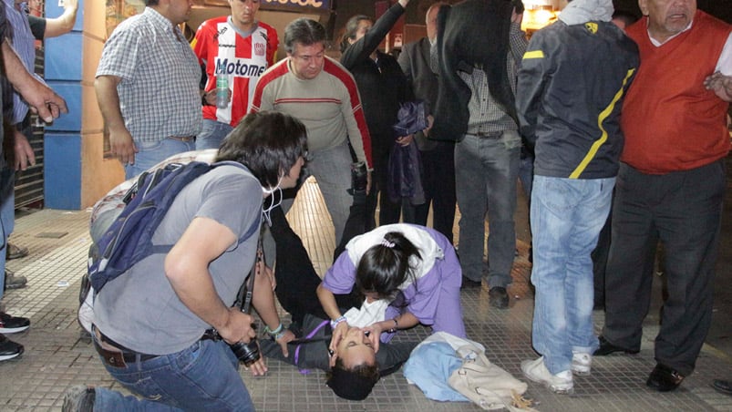 Incidentes, represión y heridos en Tucumán. Foto: La Nación.