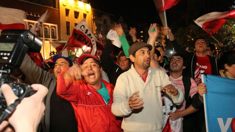 Incidentes, represión y heridos en Tucumán. Foto: La Nación.