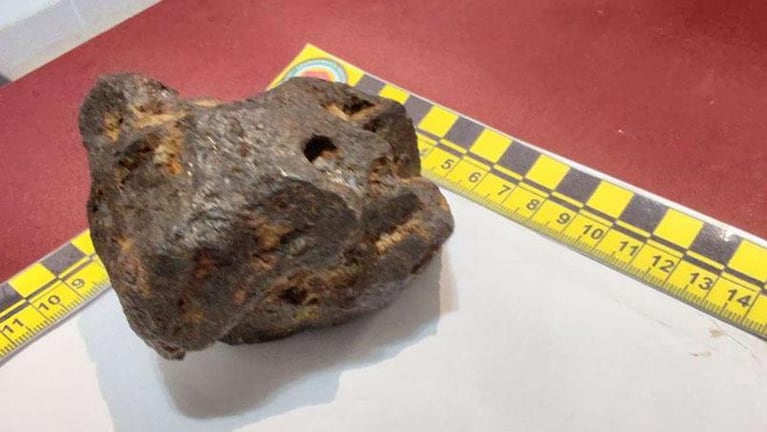 Increíble: quiso salir del país con un meteorito para venderlo en el mercado negro