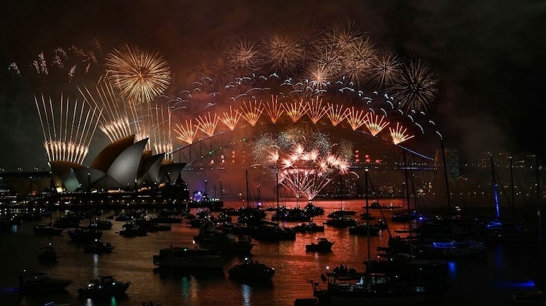 Increíble show de fuegos artificiales en Sídney, la capital de Australia.