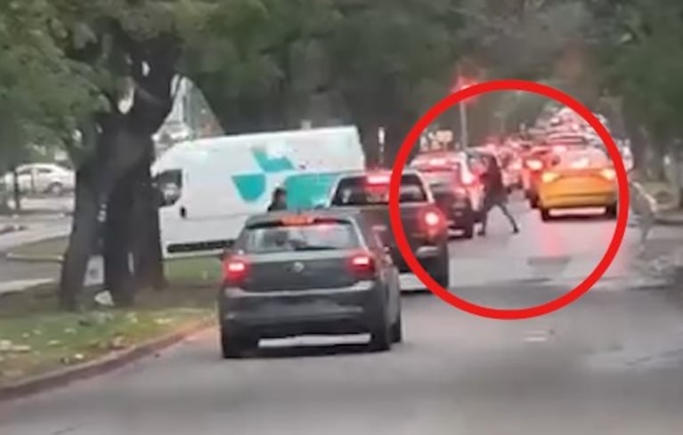 Indignante robo de dos ladrones en la esquina de Zípolo y 9 de Julio.
