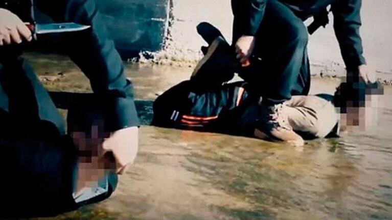 Indignante: un nene asistió al ISIS para decapitar a los prisioneros
