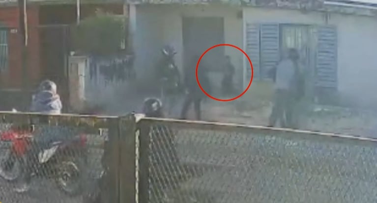 Indignante video: 4 motochoros le apuntaron a un nene de 3 años para robar una moto en Córdoba