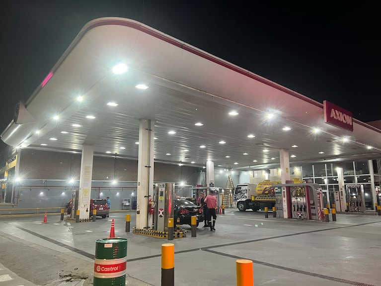 Inseguridad en Córdoba: una estación de servicio no venderá combustible a los motociclistas. (Imagen: Mateo Lago/El Doce).
