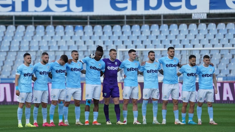 Insólito: antes de empezar un partido le hicieron un minuto de silencio pero está vivo