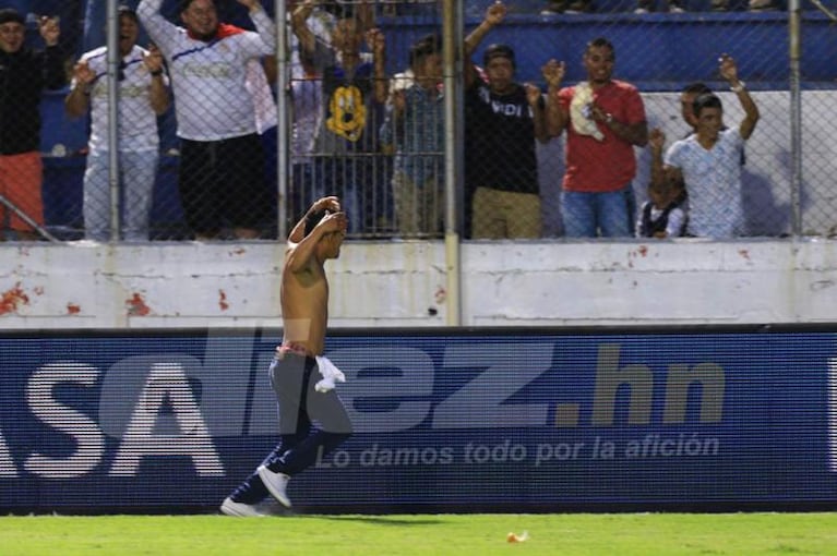 ¡Insólito! Dos goles en la misma jugada, pero uno fue de un hincha