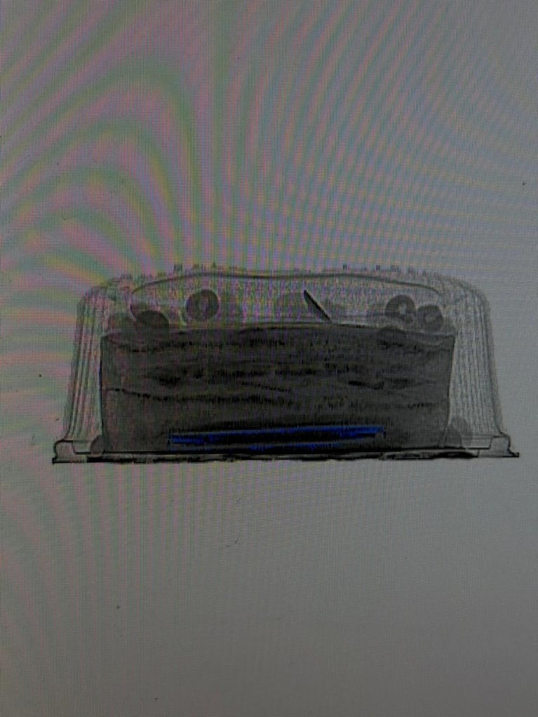 Insólito intento de contrabando en una cárcel de Córdoba: encontraron un celular dentro de una torta
