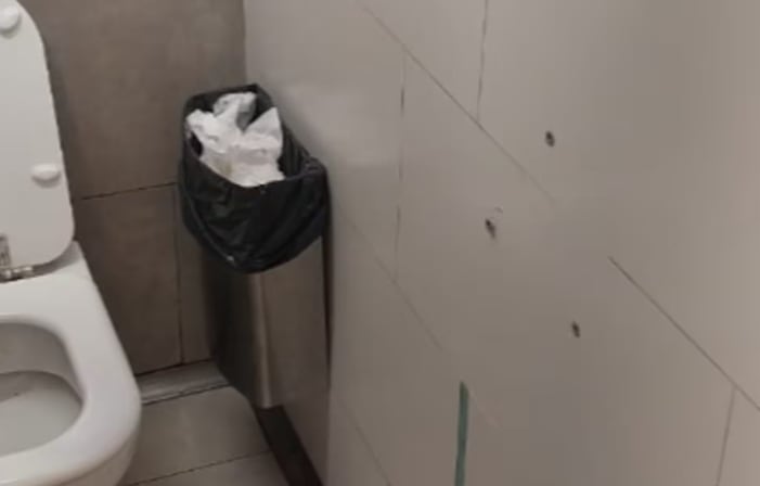 Insólito: intentó robar el cesto de papeles del baño de una estación de servicio y lo detuvieron