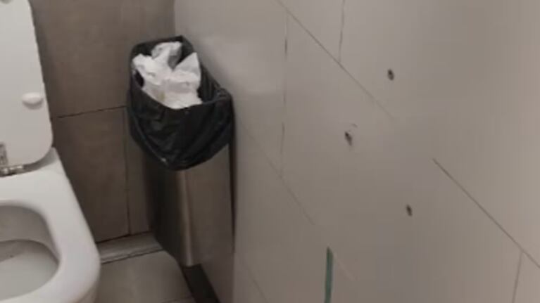 Insólito: intentó robar el cesto de papeles del baño de una estación de servicio y lo detuvieron