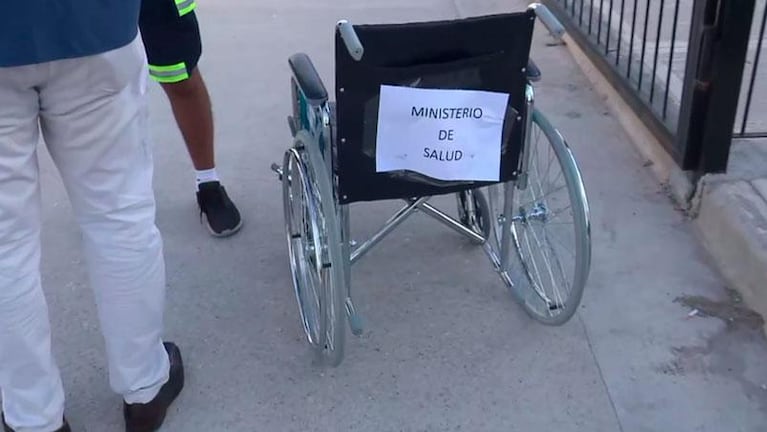 Insólito: roban sillas de ruedas cuando se van a vacunar contra el COVID-19