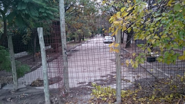 Insólito y polémico: cerraron dos calles en Barrio Granja de Funes