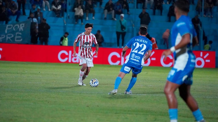 Instituto ante Estudiantes de Río Cuarto en el estadio Antonio Candini.