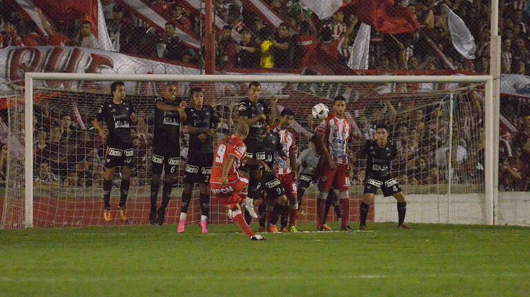 Instituto cayó 1-0 en su primer partido como local de la temporada. Foto: Lucio Casalla / ElDoce.tv.